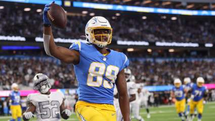 Bills Showing Interest in 6-Foot-8 Tight End in Free Agency: Insider