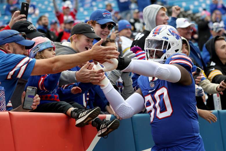 New Giants receiver Jamison Crowder (80) high-fives fans as a member of the Buffalo Bills