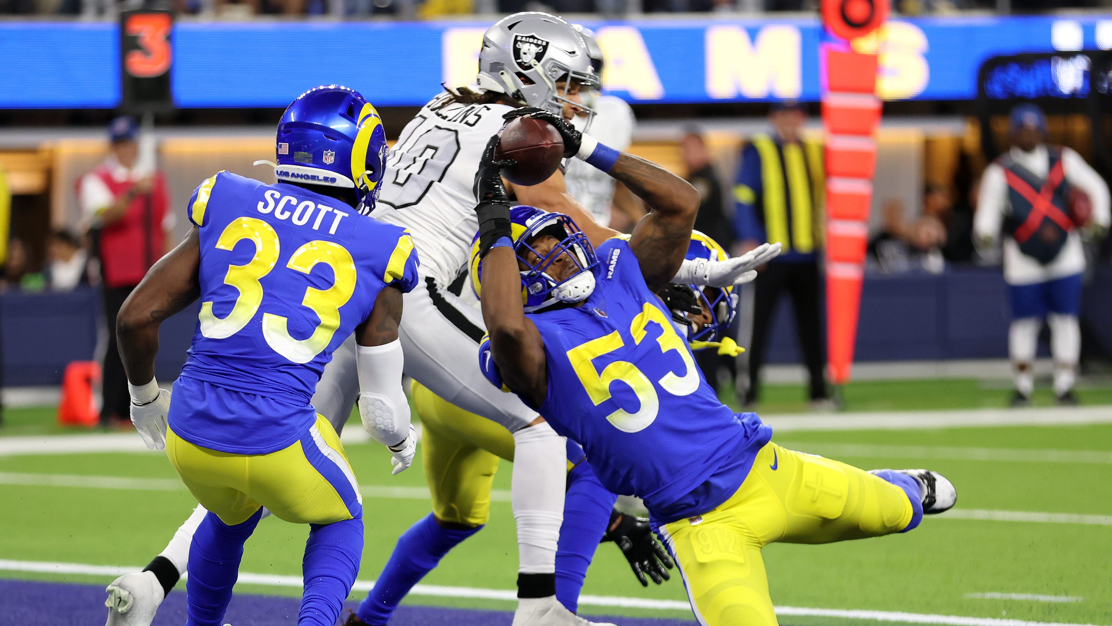 Los Angeles Rams linebacker Ernest Jones speeds into the Seahawks backfield  to get a 6-yard TFL