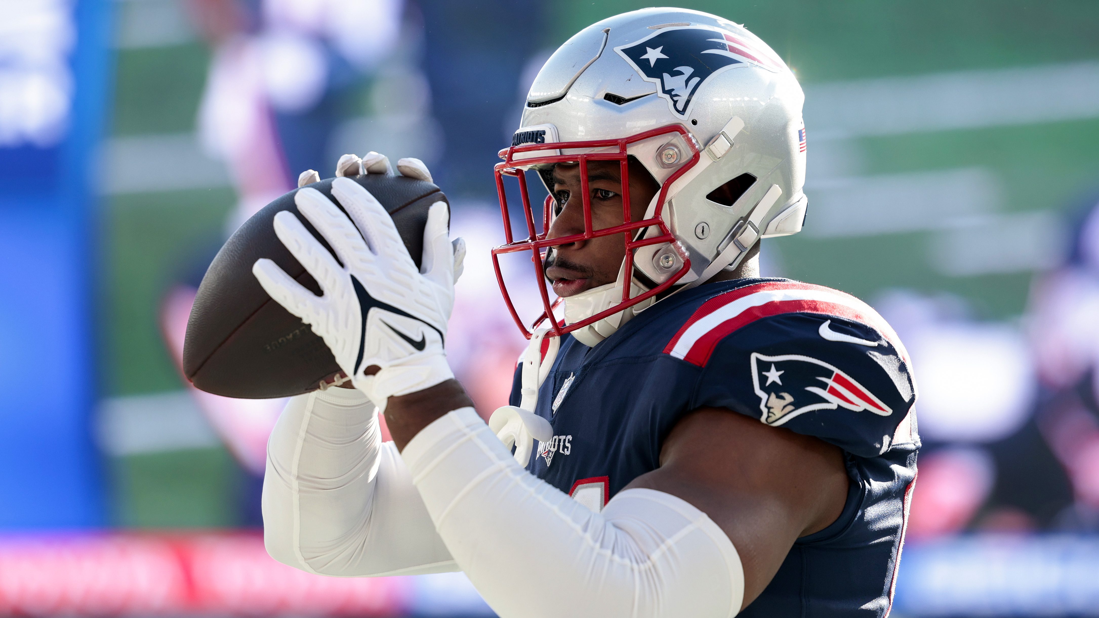 Patriots Fans React to 'Pathetic' Jonnu Smith Trade [LOOK]