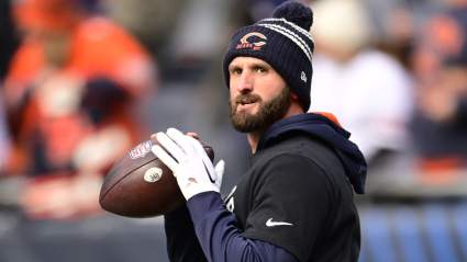 Bears Re-Sign Veteran QB to Compete Behind Fields: Report