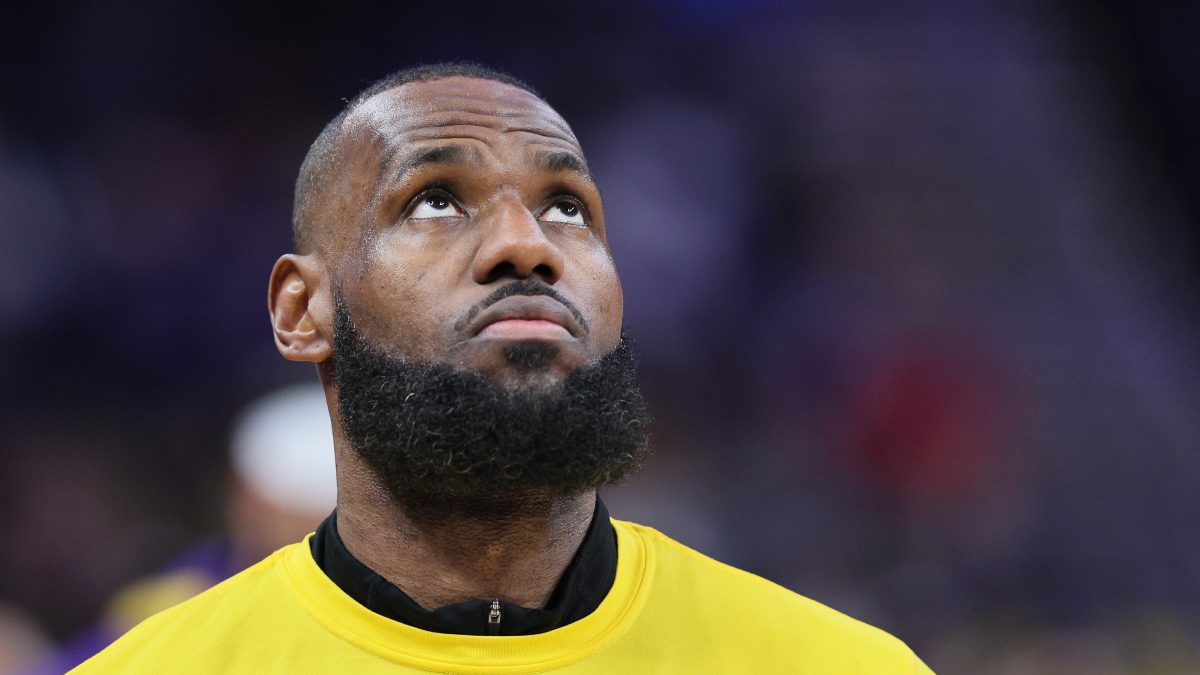 LeBron James out for at least 3 weeks with foot injury, Lakers to reevaluate