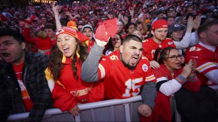 Fans Erupt Over Chiefs WR Signing With Rising AFC Squad: ‘Love To See It’