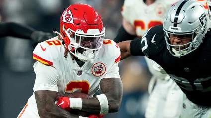 Chiefs RB Signs With Cowboys, Helping Replace Ezekiel Elliott: Report