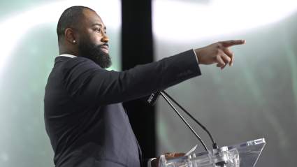 Jets Hall of Famer Darrelle Revis Sends Viral Tweet at Aaron Rodgers