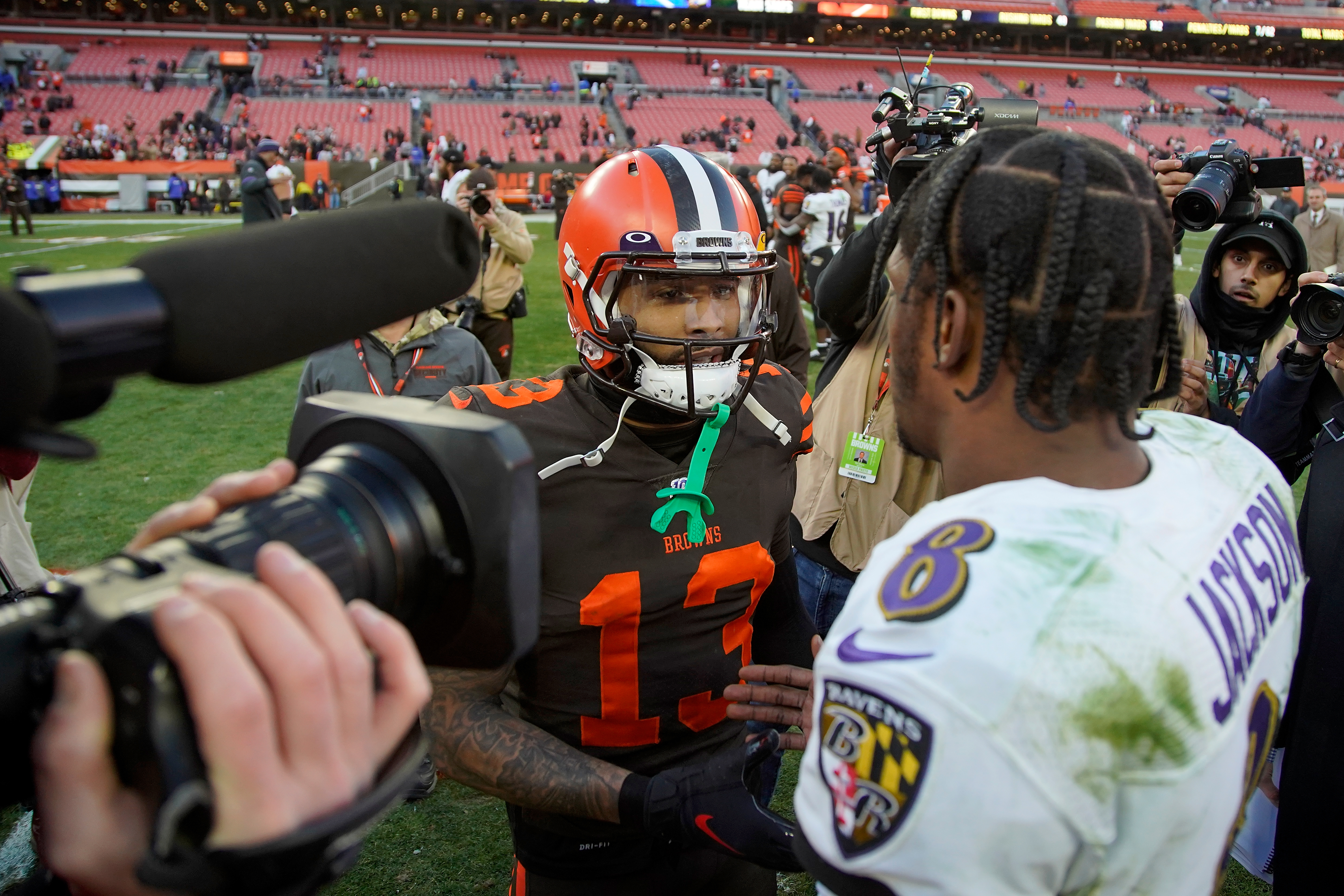 Odell Beckham Jr. chats with Lamar Jackson after Ravens signing