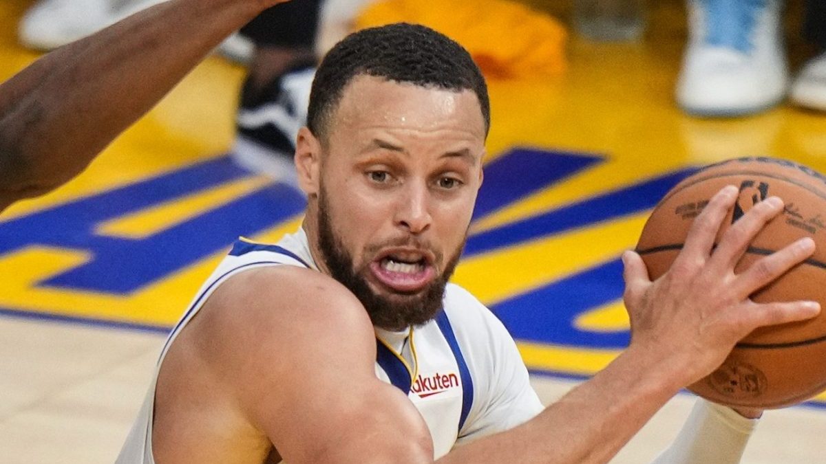 Warriors drop Game 4 vs. Lakers; Steph Curry commits costly turnover in  final minute, THE HERD