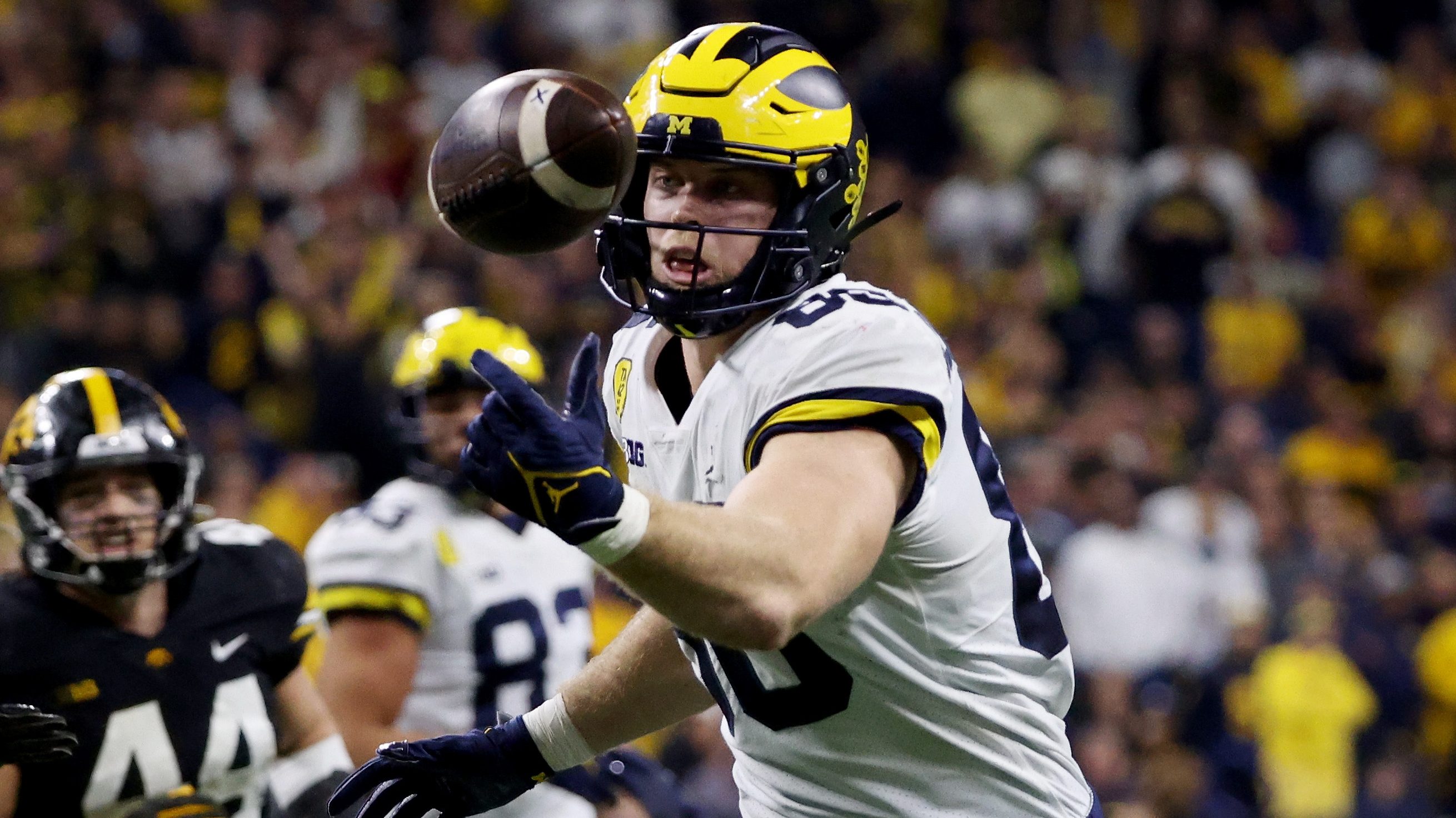 NFL prospect takes a NSFW 40-yard dash at scouting combine