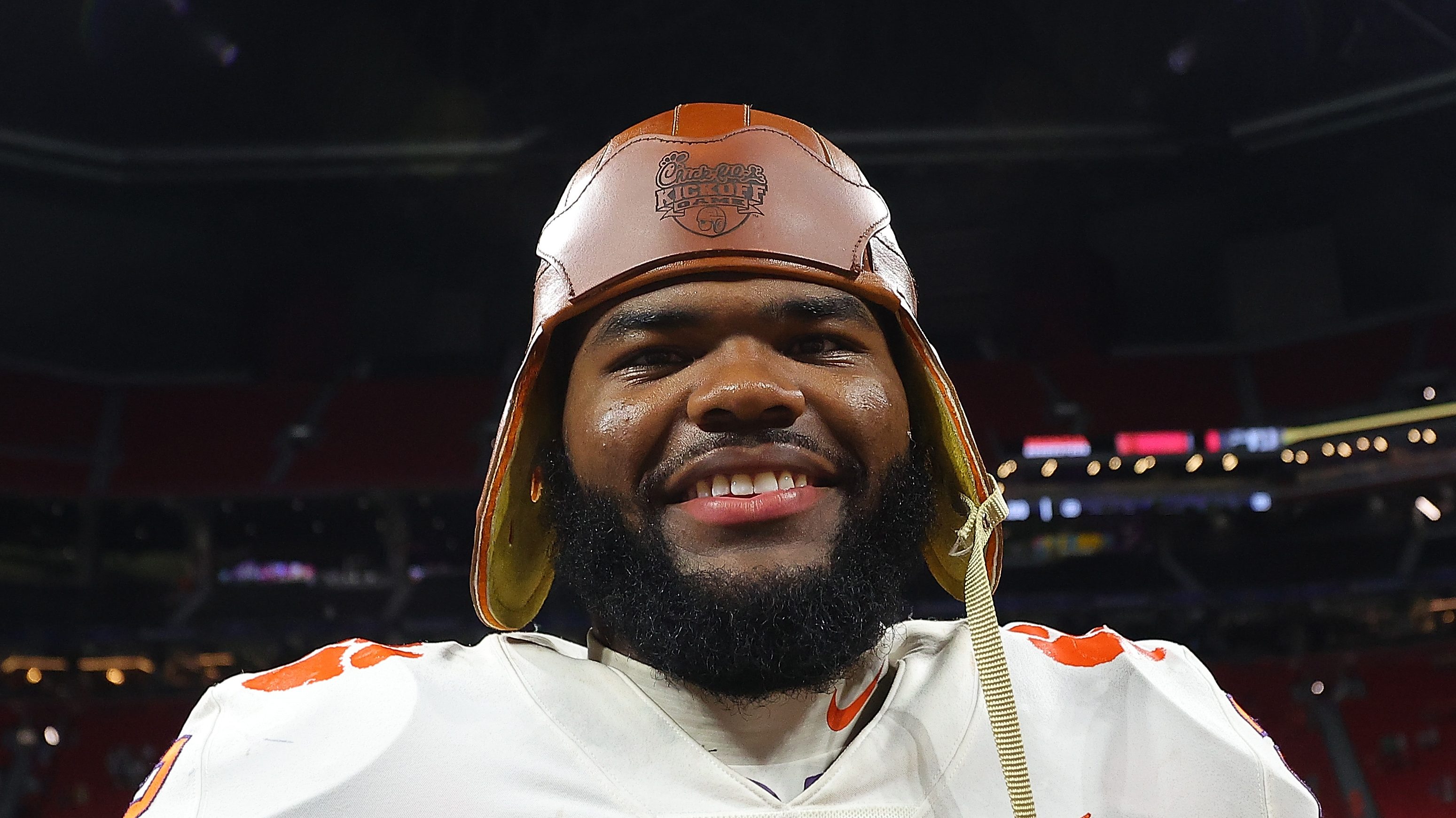 Linebacker Trenton Simpson of Clemson participates in a drill during  News Photo - Getty Images