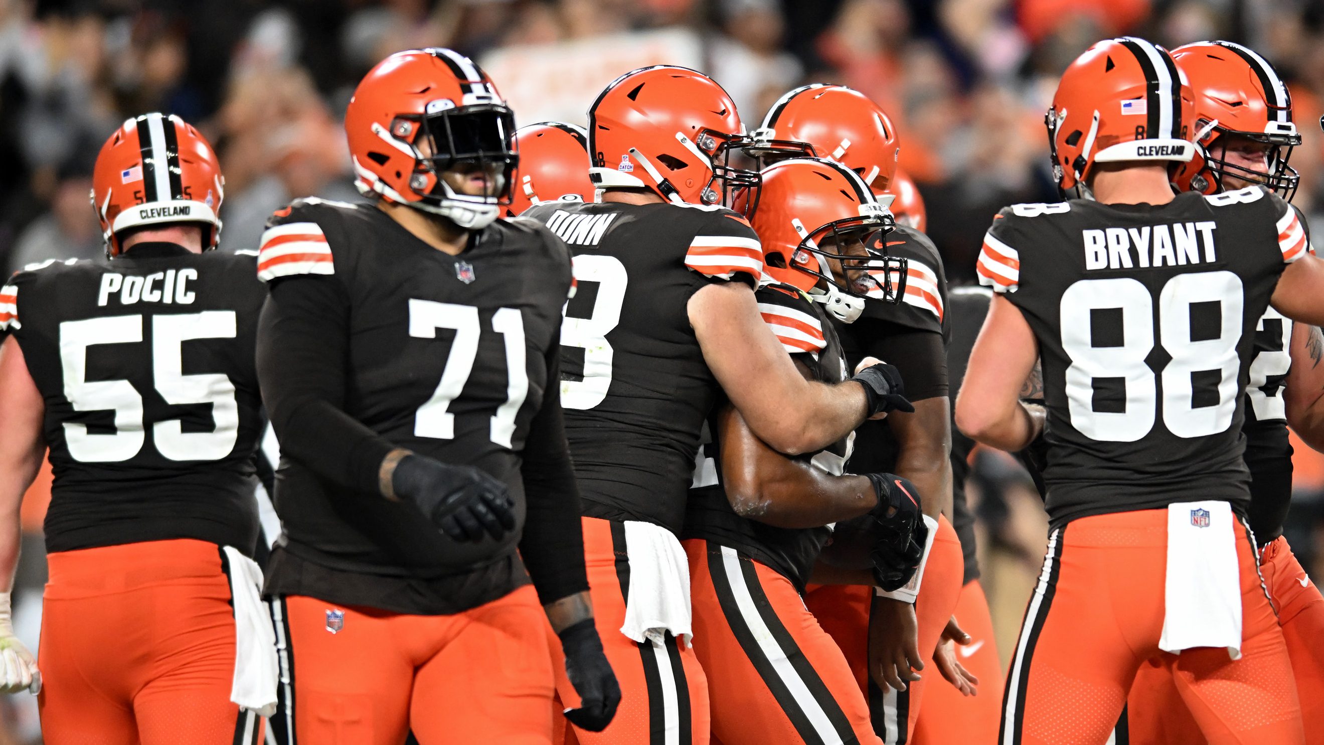 Cleveland Browns linebacker Sione Takitaki participates in drills