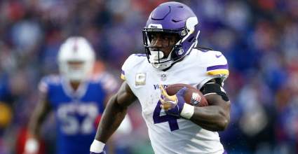 Blockbuster Bills Trade Proposal Sends Star NFC Running Back to Buffalo