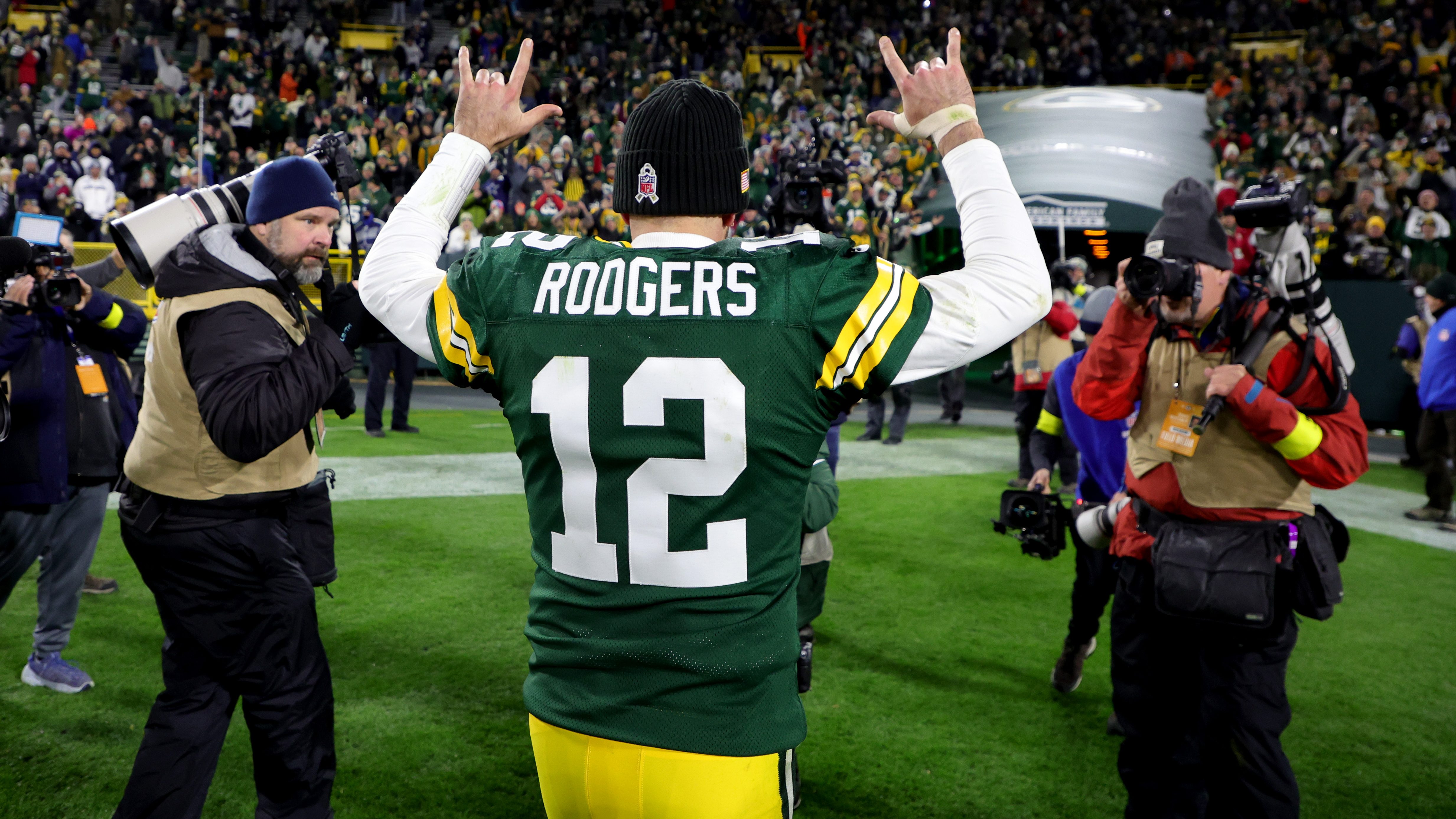 Jets: Aaron Rodgers' potential playoffs comeback draws mixed reactions from  fans, haters