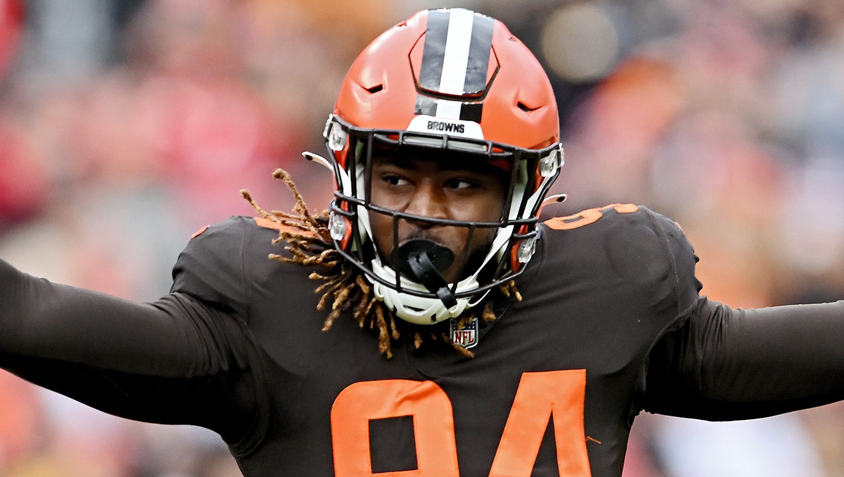 Browns defensive end Alex Wright is learning everything he can