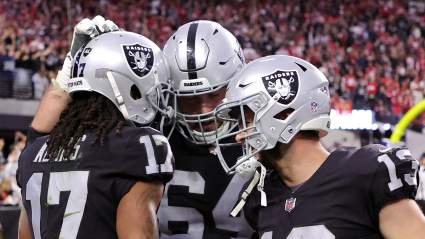 Ex-Raiders Pro Bowler & Fan Favorite Cut by New Team Before Playoffs