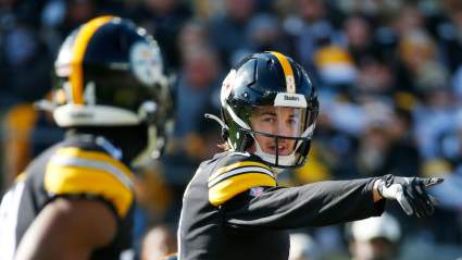 Steelers Re-Sign Potential Playmaker for QB Kenny Pickett