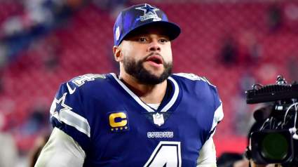 Cowboys QB Dak Prescott Delivers Blunt Message on Ezekiel Elliott