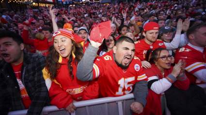 Fans Erupt Over New Chiefs Playmaker’s Contract: ‘Great Deal’