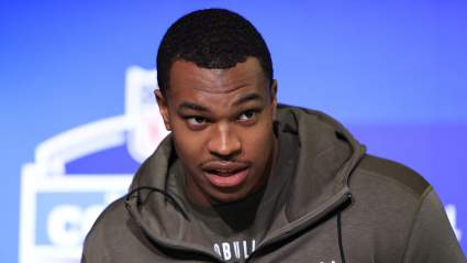 Bears Bring in Star Defensive End for Official Visit: Report