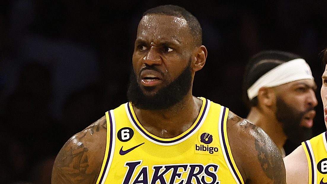 King-Sized' LeBron James Game Thrills Twitter as Lakers Top Dillon