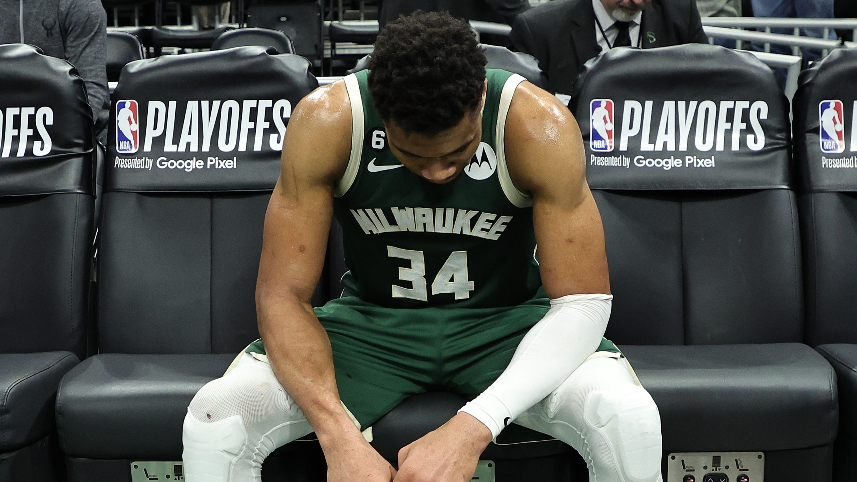 Milwaukee Bucks Lead Way In Disturbing Meltdown Trend