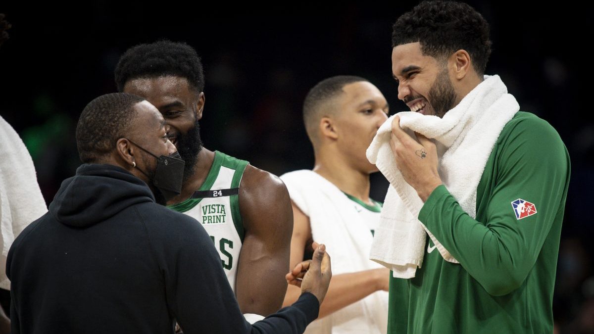 Isaiah Thomas questions Celtics medical staff on Robert Williams' injury