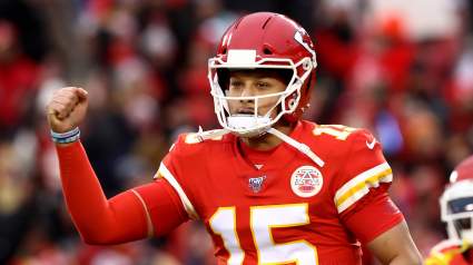 Patrick Mahomes, Current and Former Chiefs React to Kenneth Walker Signing