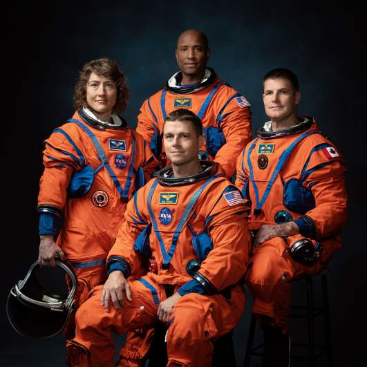 artemis crew astronauts moon