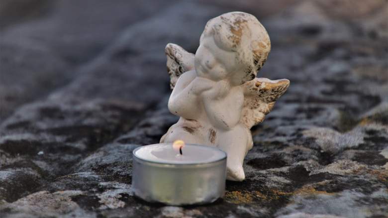 Angel figure and tealight