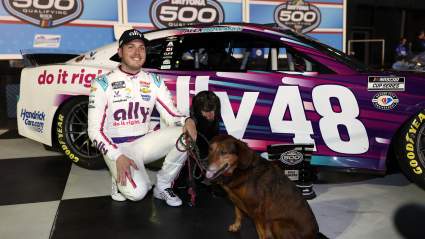 Alex Bowman Honors Spotter With Throwback Scheme