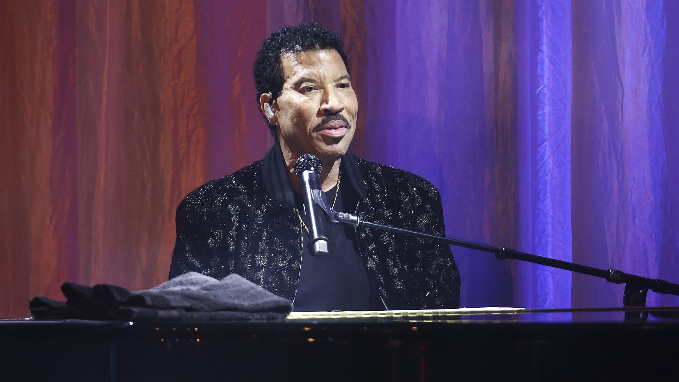 lionel-richie-doesn-t-do-plastic-surgery