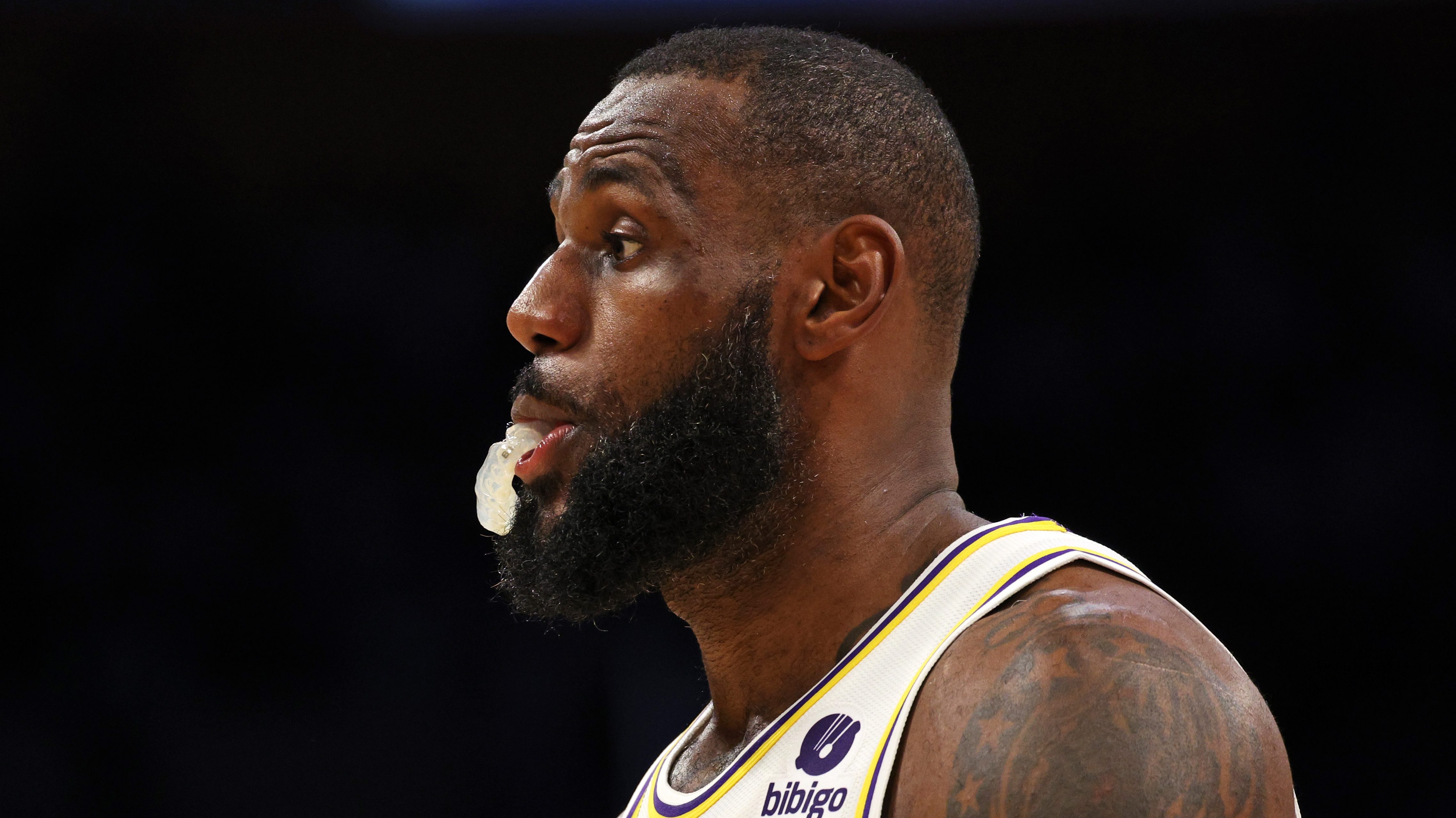 LeBron James out for Lakers vs. Nuggets because of muscle strain