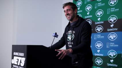 Jets Sign New 6-Foot-5 Protection for QB Aaron Rodgers: Report