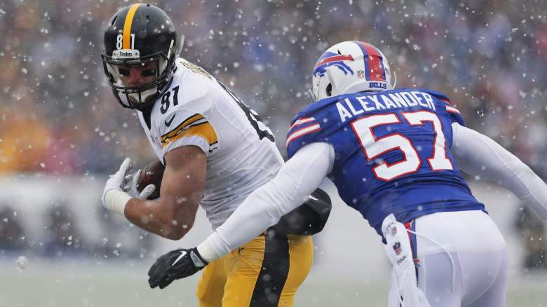 Buffalo Bills Linebacker Lorenzo Alexander visits local school to celebrate Buffalo  Bills and United