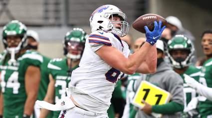 Ex-Bills Tight End Joins Third AFC East Team in Last Four Seasons