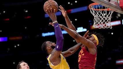 ‘No-Brainer’ Trade Proposal Lands Lakers Big Man & Guard for 3 Players