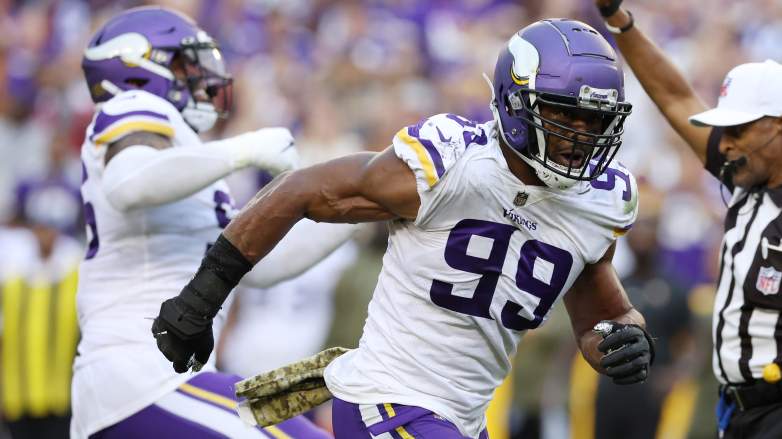Vikings' Danielle Hunter reports to training camp amid contract talk