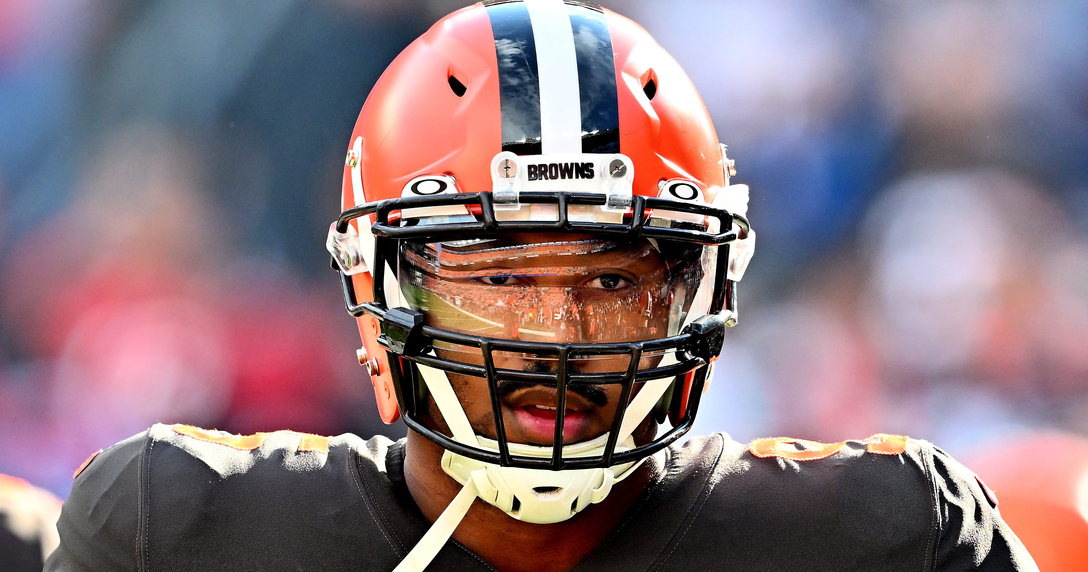 Cleveland Browns defensive end Myles Garrett warms up before the game  News Photo - Getty Images