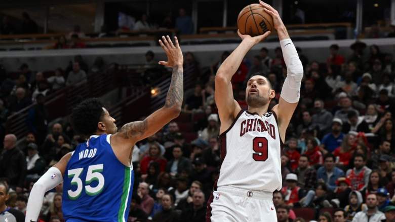 Dallas Mavericks center Christian Wood defends Nikola Vucevic of the Chicago Bulls.