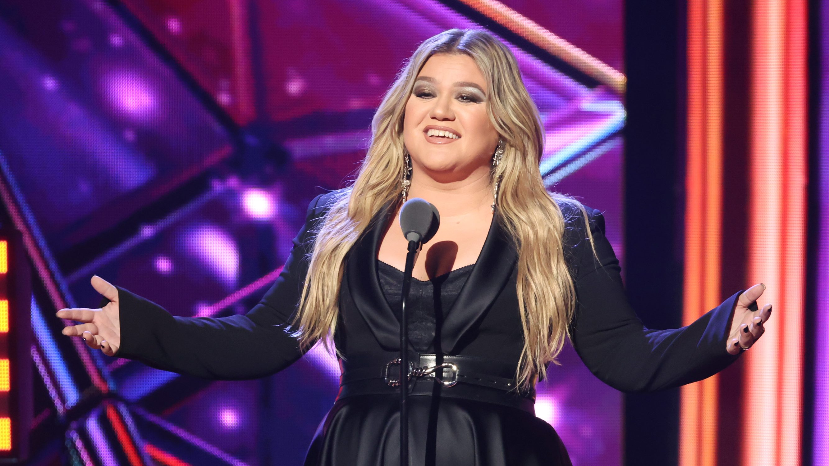 Kelly Clarkson Reveals Favorite Song She S Ever Written