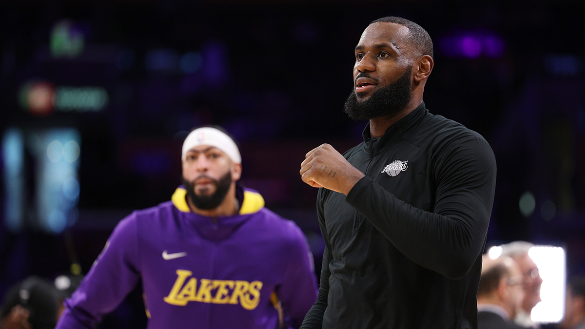 Kyrie Irving Pushing LeBron James to Leave Lakers for Mavs: Report |  Heavy.com