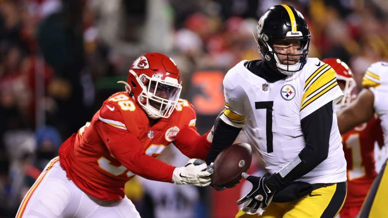 What veteran edge players could still be an option for the Kansas City  Chiefs?