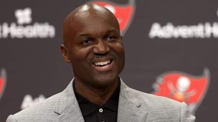 Bucs Could Land Former Polarizing Eagles Quarterback: Analysis