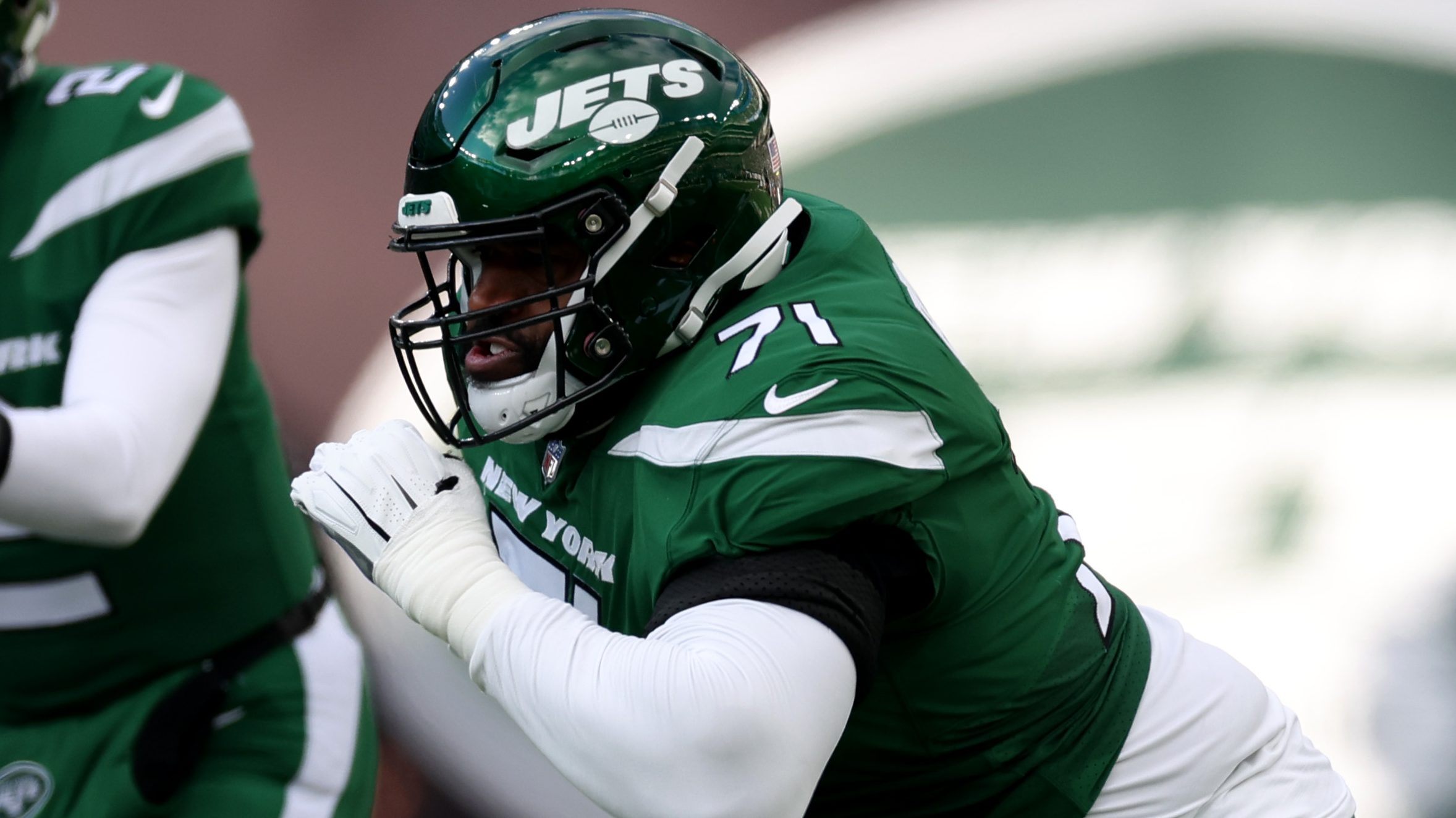 Jets sign Pro Bowl OT Duane Brown to replace Mekhi Becton after injury