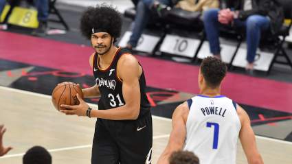 Proposed Trade Sends Mavericks 25-Year-Old Former All-Star Center