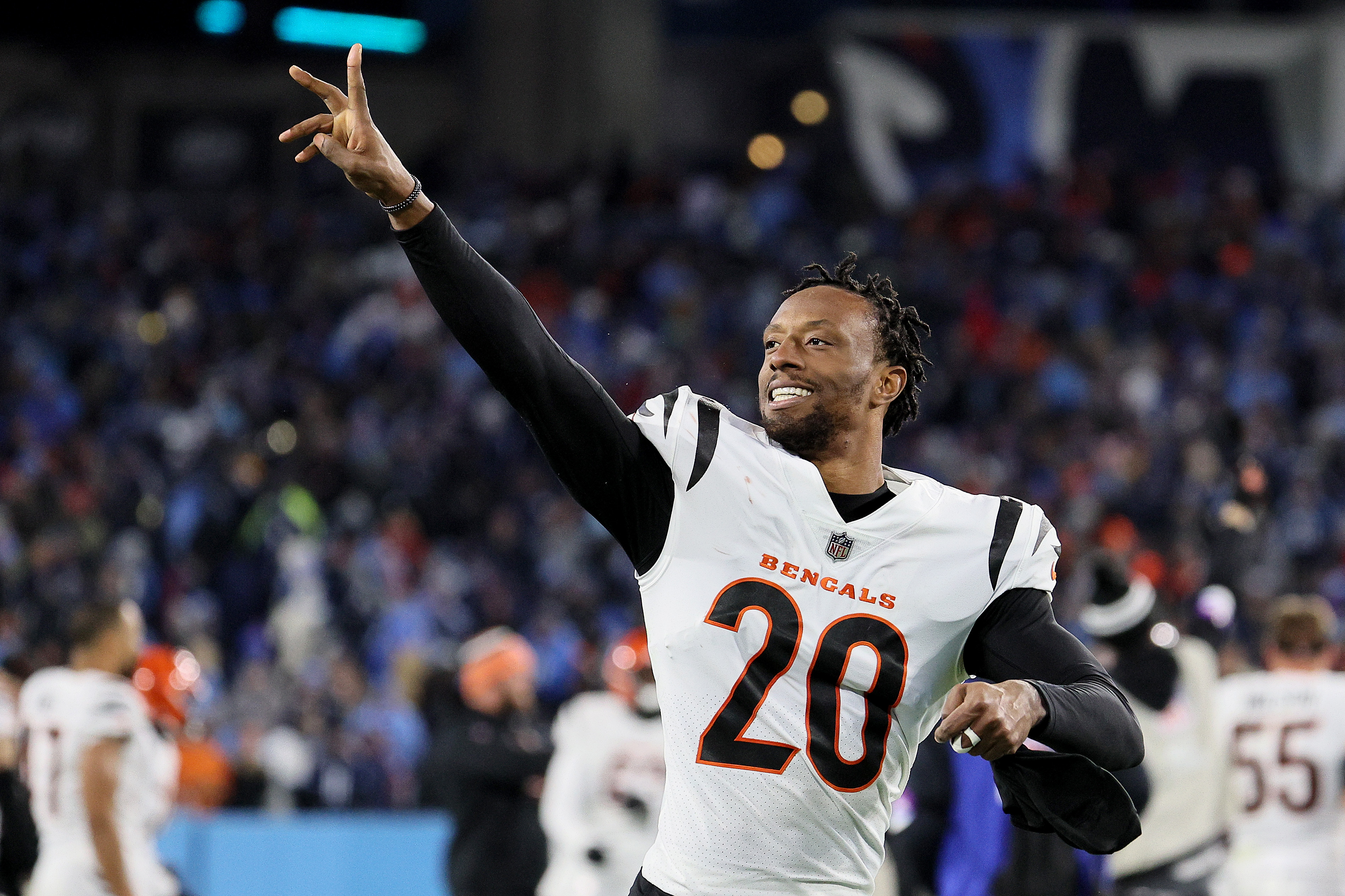 Reports: Former Bengals CB Eli Apple signs 1-year deal with Dolphins