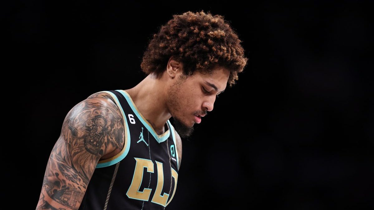 Former KU wing Kelly Oubre Jr. would love to re-sign with Hornets