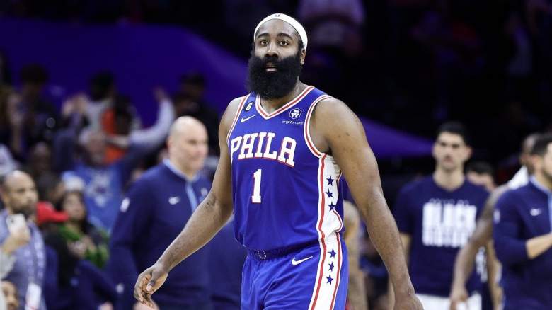 Harden returns to Sixers' training camp despite trade request