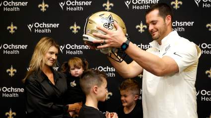 Derek Carr’s Daughter Gave Hilarious Raiders Shoutout at Saints Practice