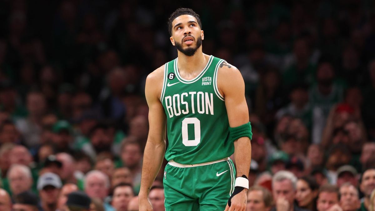 Heat Legend Dwyane Wade Sends Strong Message to Celtics' Jayson Tatum