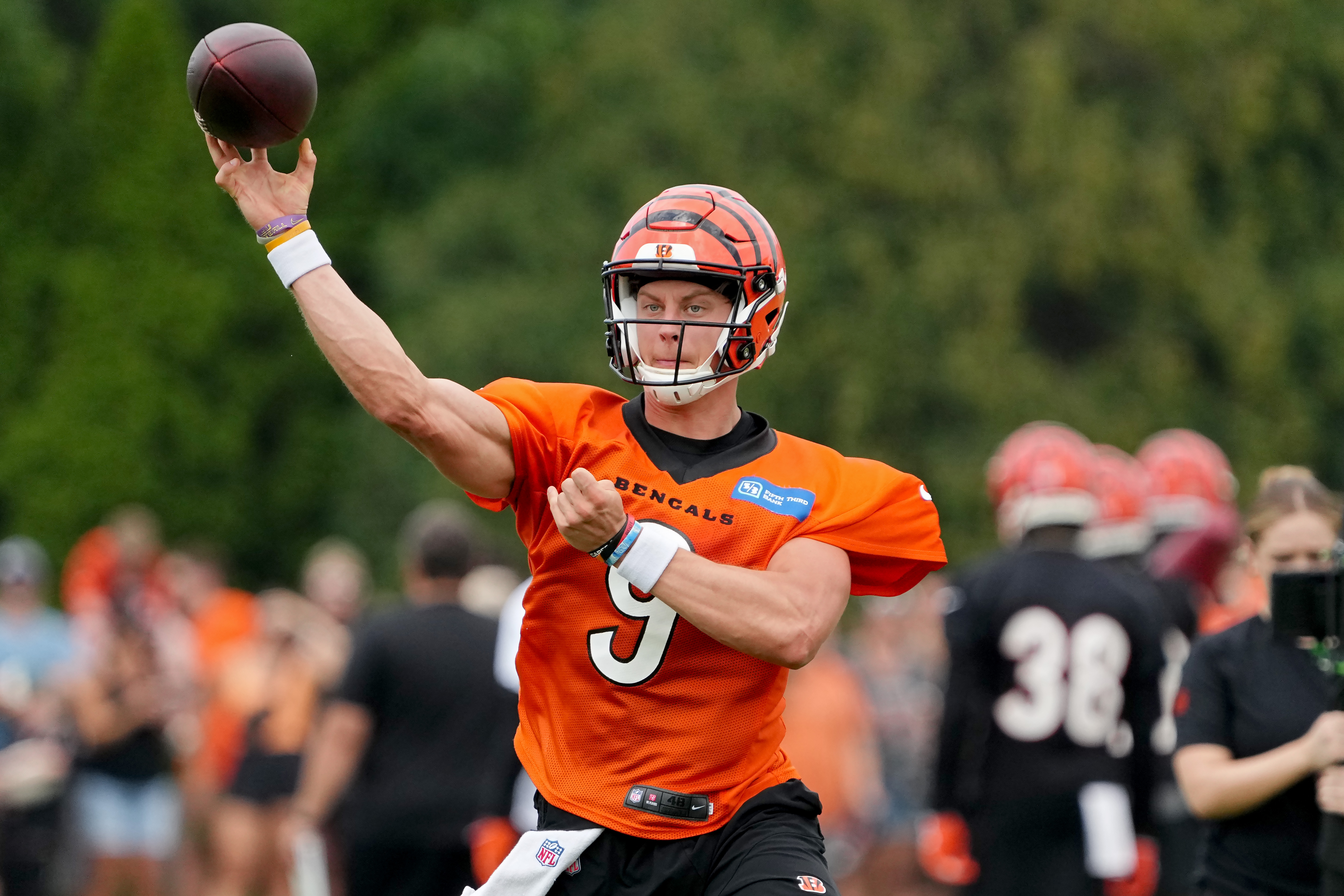 Bengals QB Joe Burrow carted off the practice field after calf injury